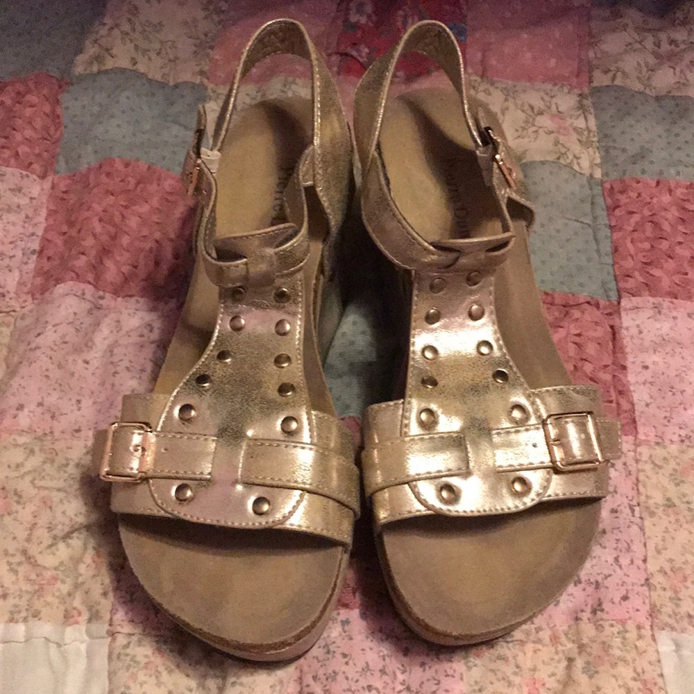 Pierre Dumas Gold wedge sandals